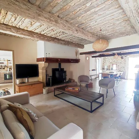 Des 3 Roches Proche D'uzes