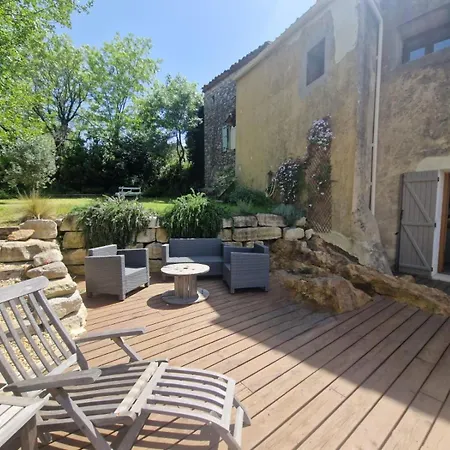 Des 3 Roches Proche D'uzes