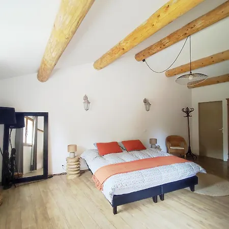 Des 3 Roches Proche D'uzes Villa