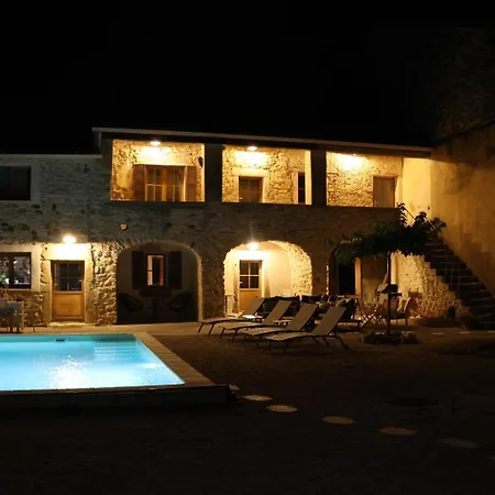 Des 3 Roches Proche D'uzes *